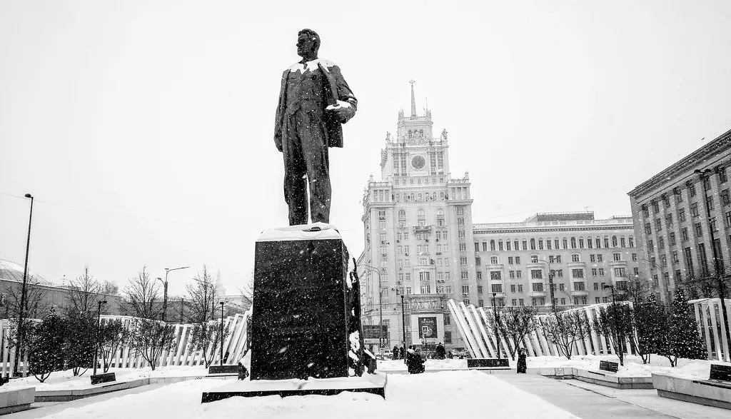 - Maximalismo na arquitetura: destacando a grandiosidade dos espaços