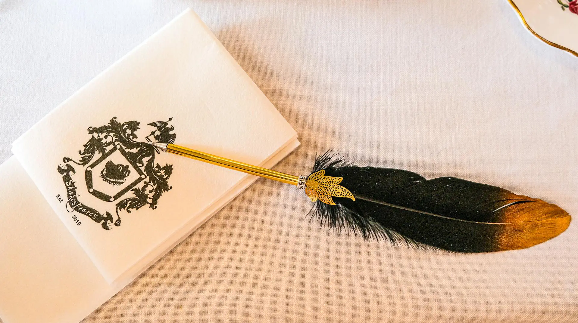 criação de logo com monogramas: como usar a tipografia com força